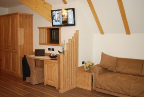 Family Room (Superior)