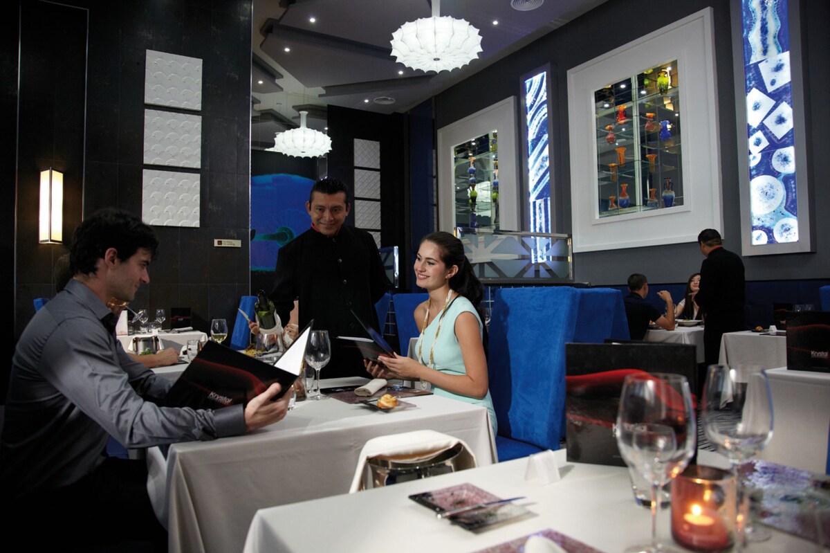 7 restaurants, breakfast, lunch, dinner served; Fusion cuisine