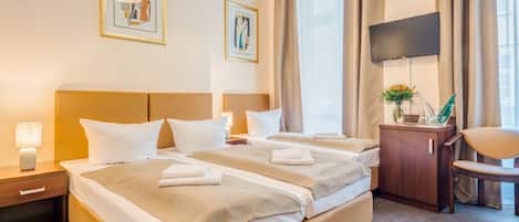 Driepersoonskamer | Hypoallergeen beddengoed, een kluis op de kamer, gratis wifi, beddengoed