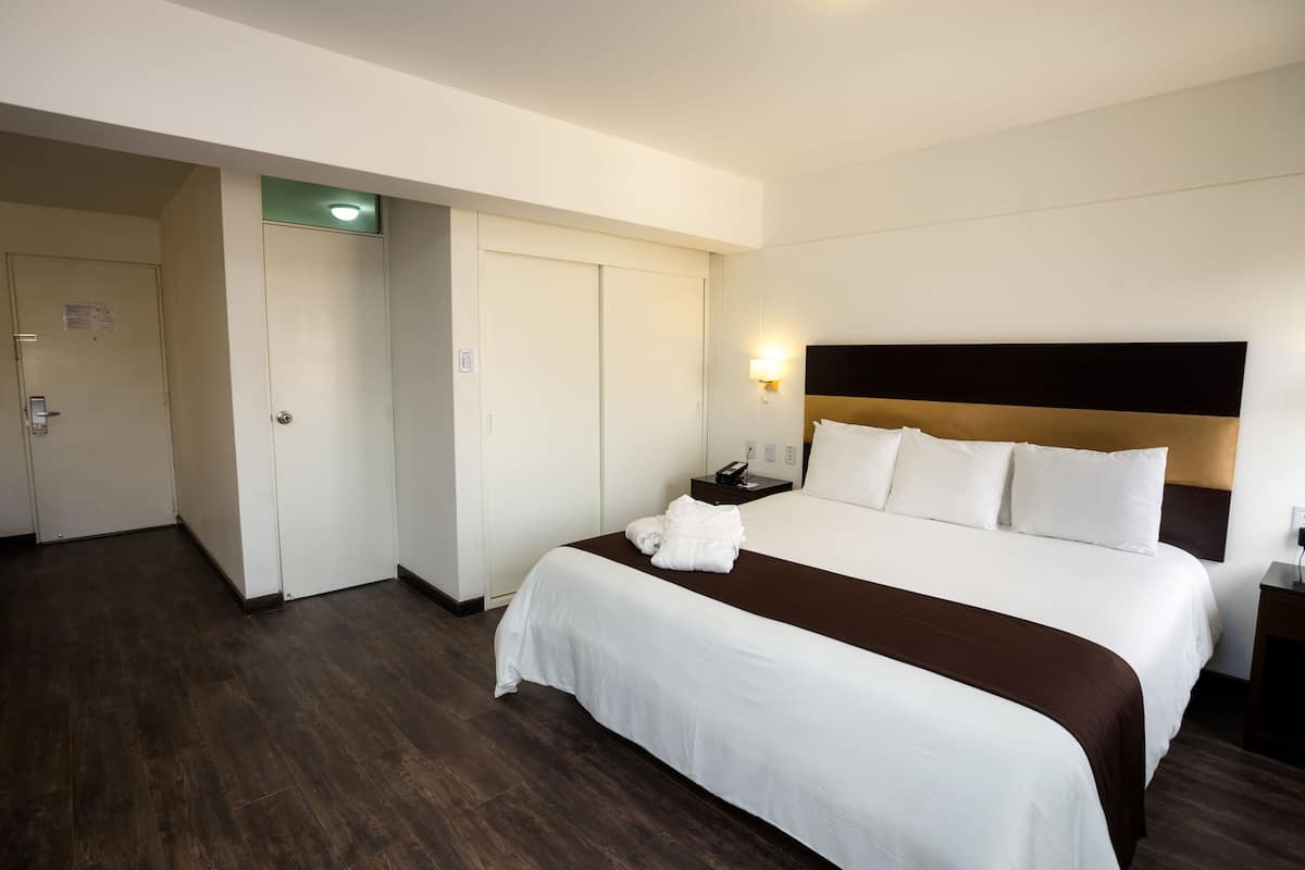 1 bedroom, premium bedding, minibar, in-room safe