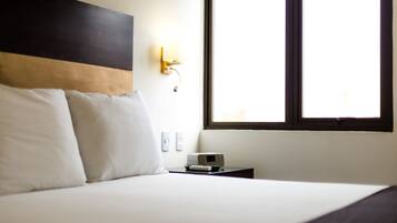 Ropa de cama de alta calidad, minibar, caja fuerte y escritorio