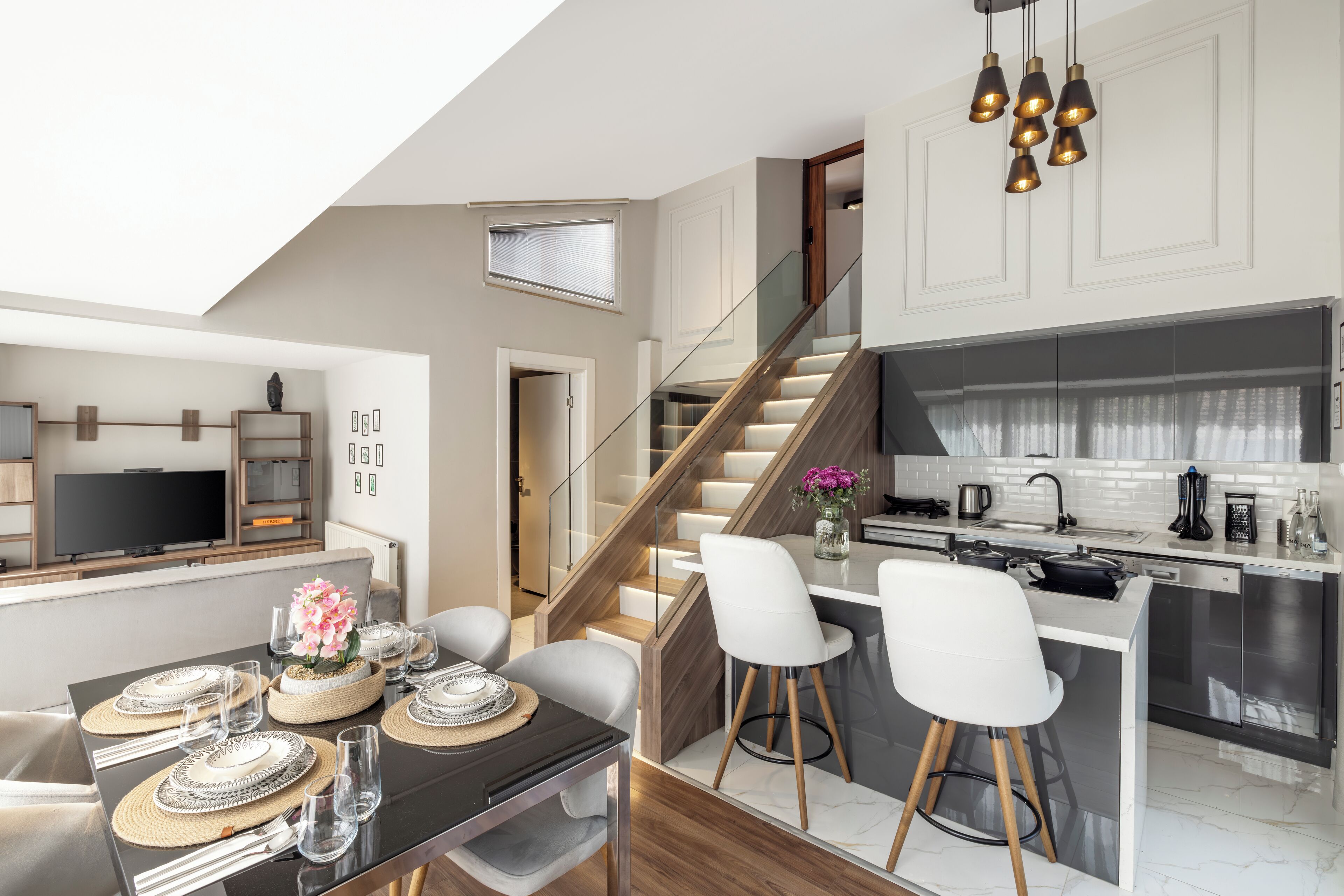 King Suite | Dapur peribadi | Peti sejuk, ketuhar, mesin basuh pinggan mangkuk, pembancuh kopi/teh 