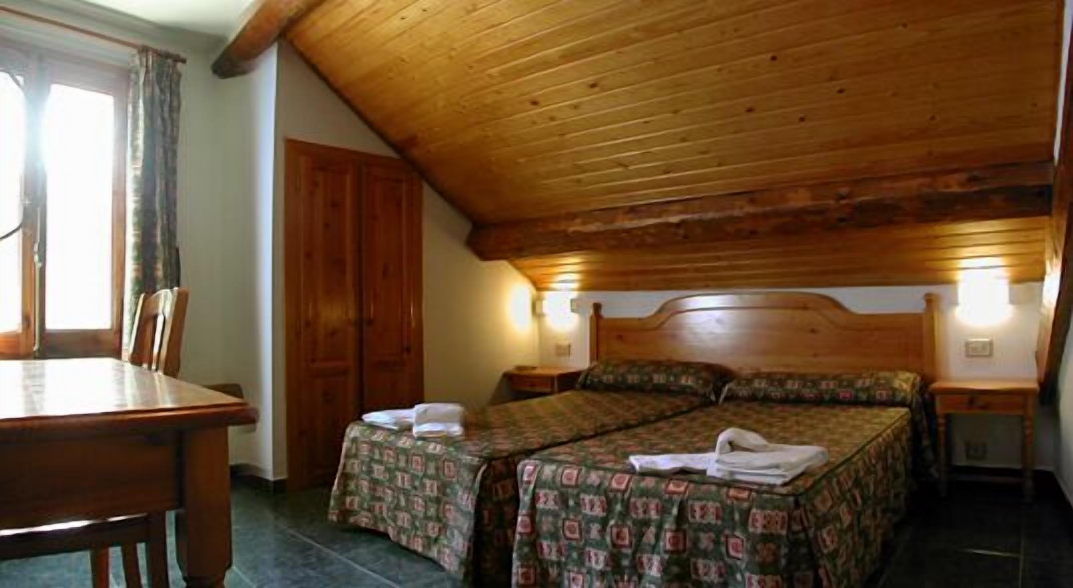 cots/infant beds, free wifi