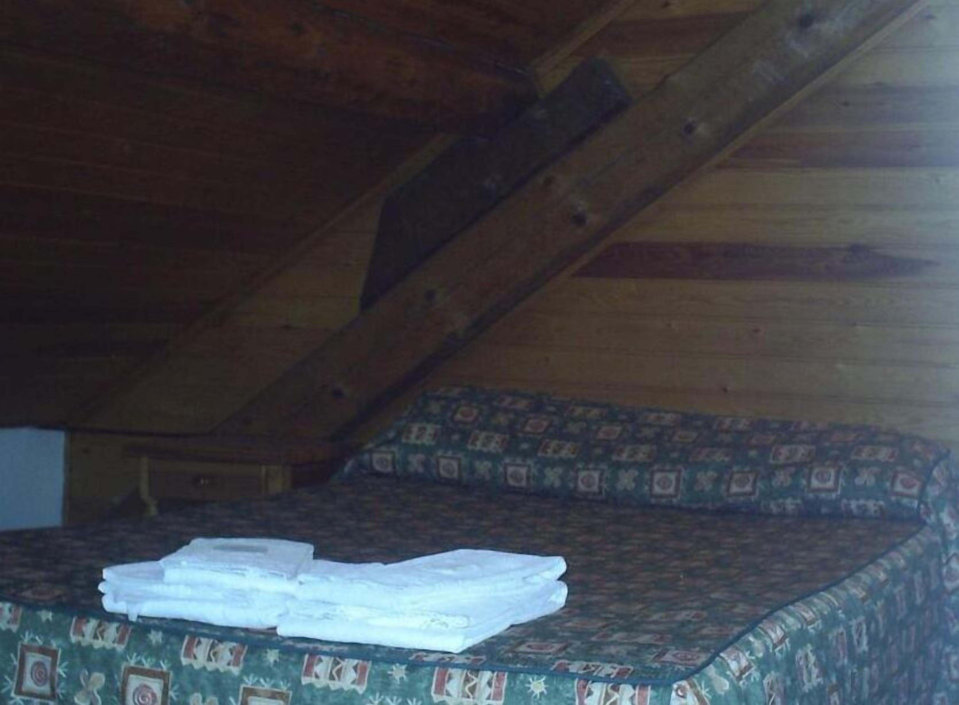 cots/infant beds, free wifi