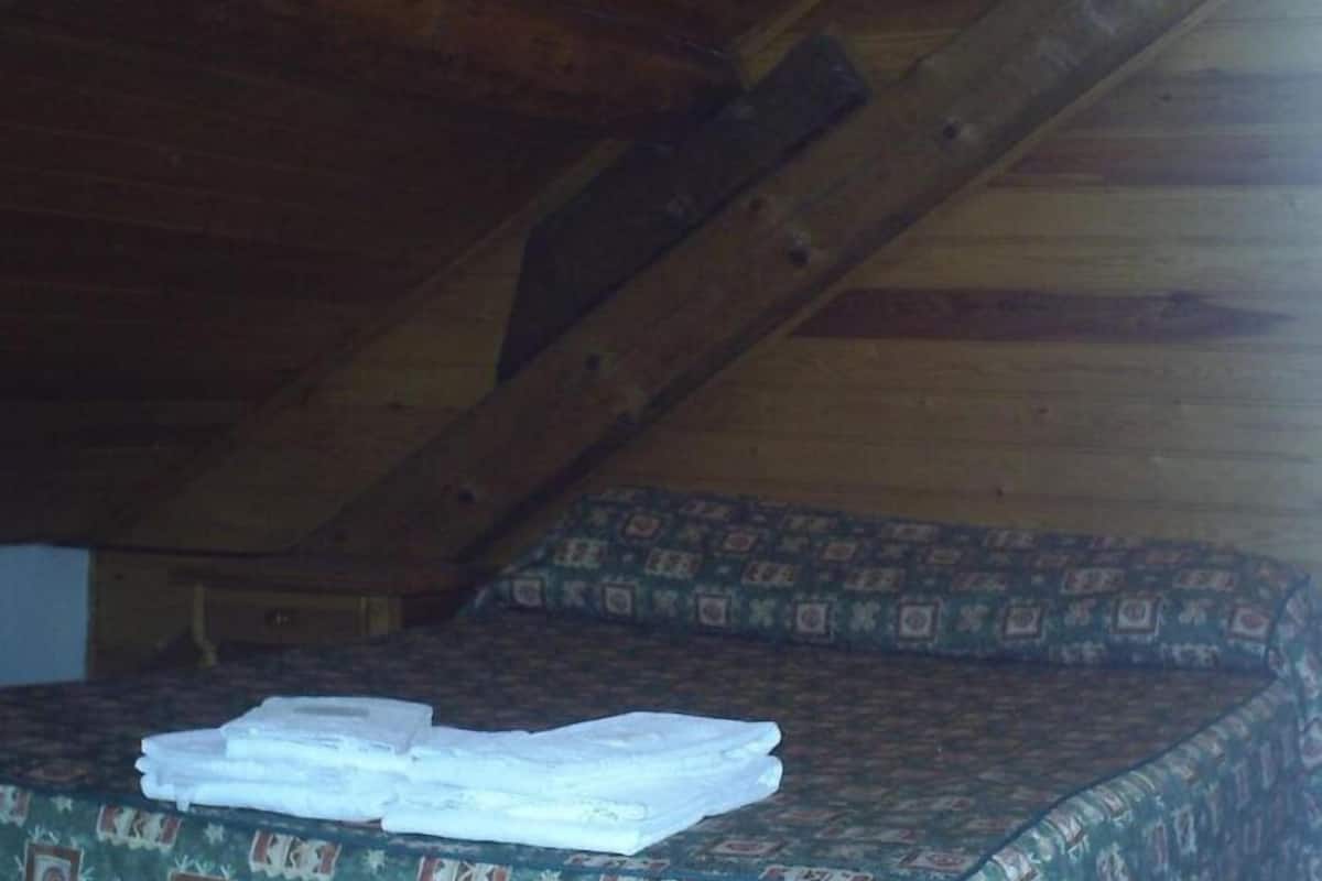 cots/infant beds, free wifi