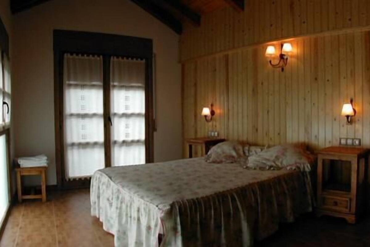 cots/infant beds, free wifi