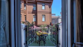 Deluxe Triple Room | Terrace/patio