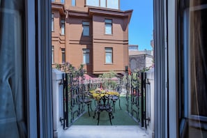 Deluxe Triple Room | Terrace/patio