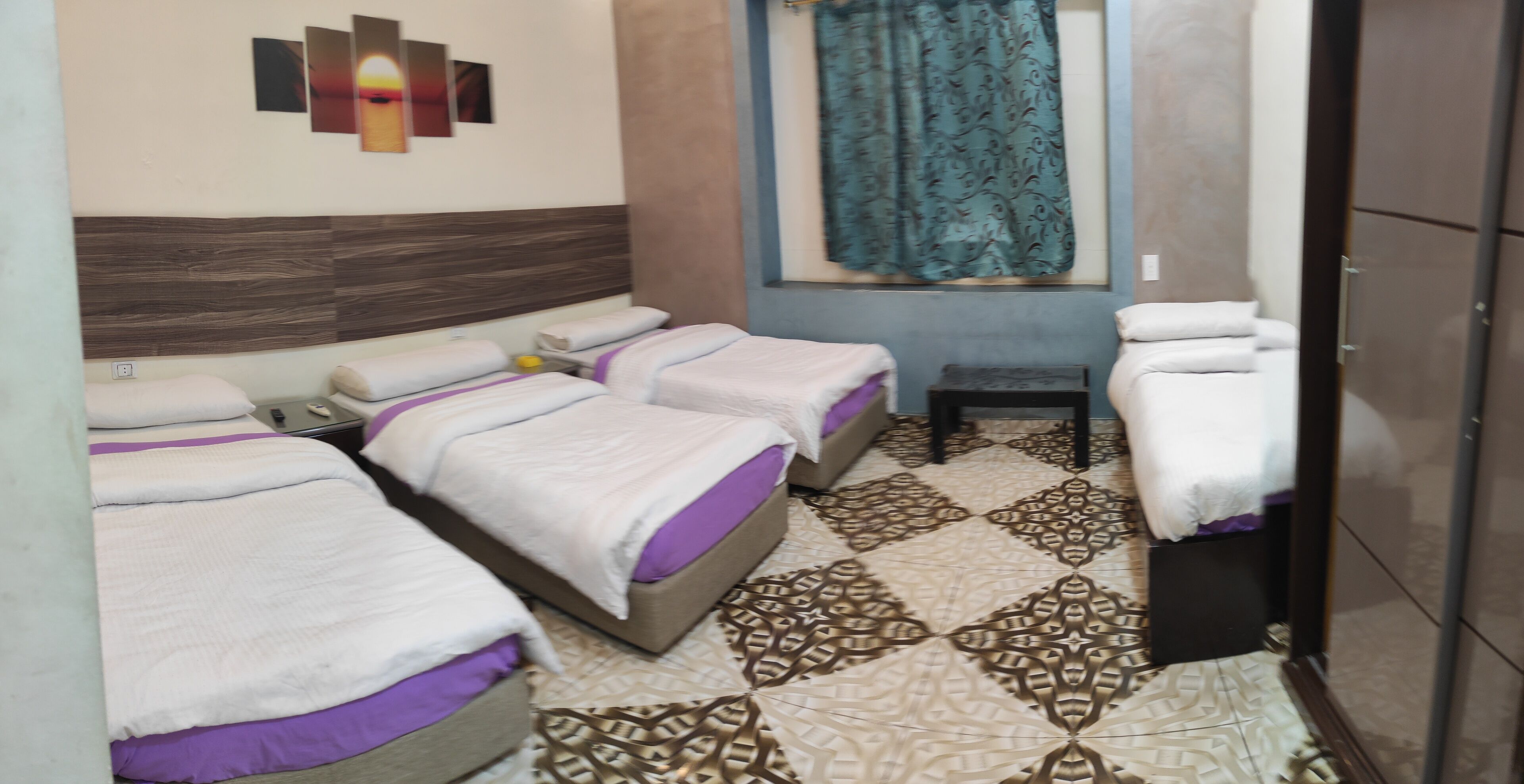 Photo - Emerald Hotel