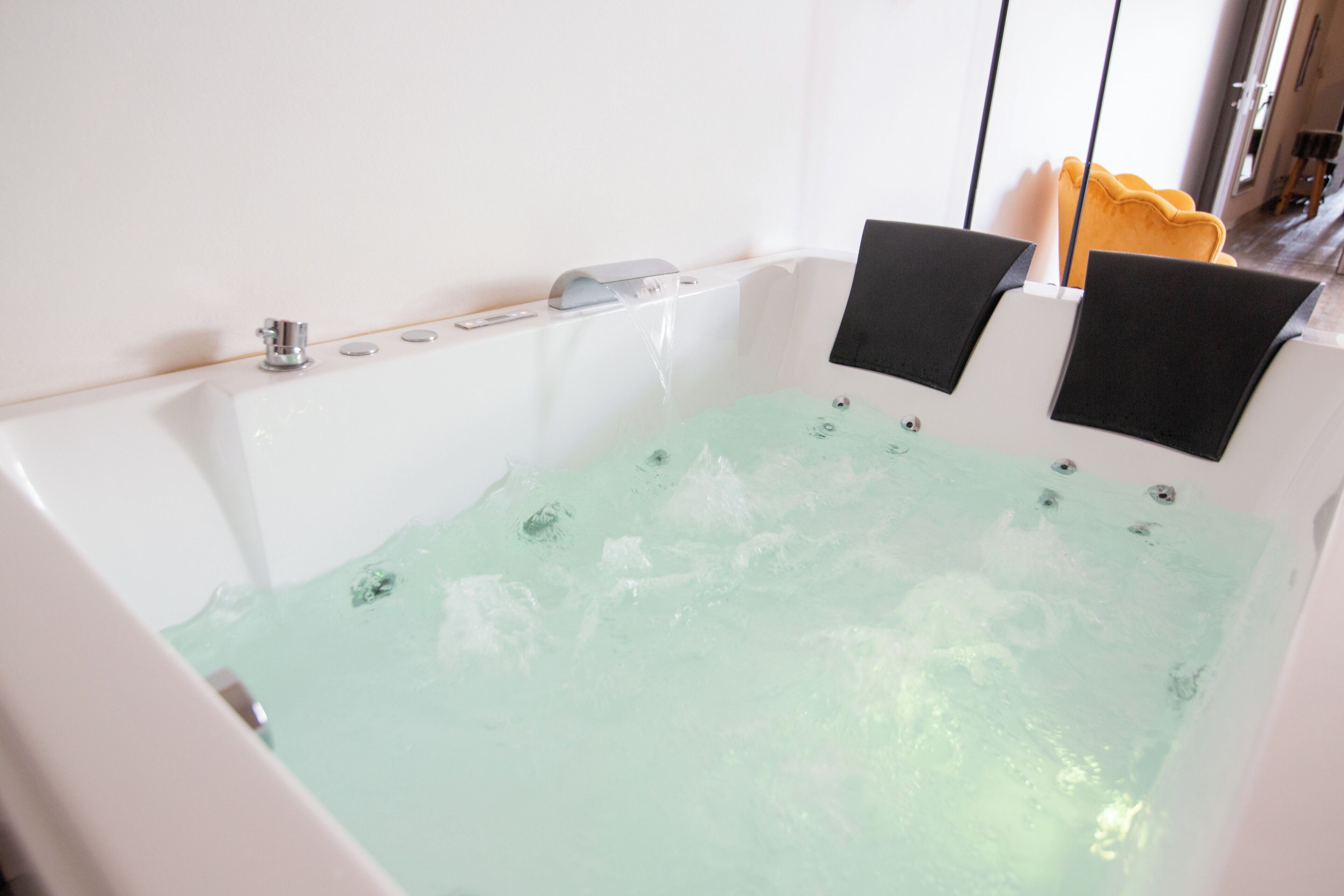 Private spa tub