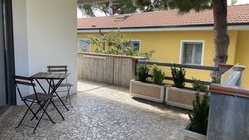 Quarto quádruplo clássico | Terraço/pátio