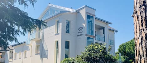Façana frontal de l'allotjament
