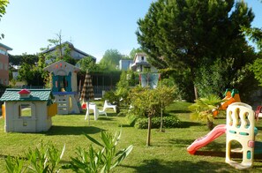 Children’s play area – outdoor