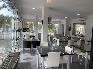 Daily full breakfast (EUR 8 per person)