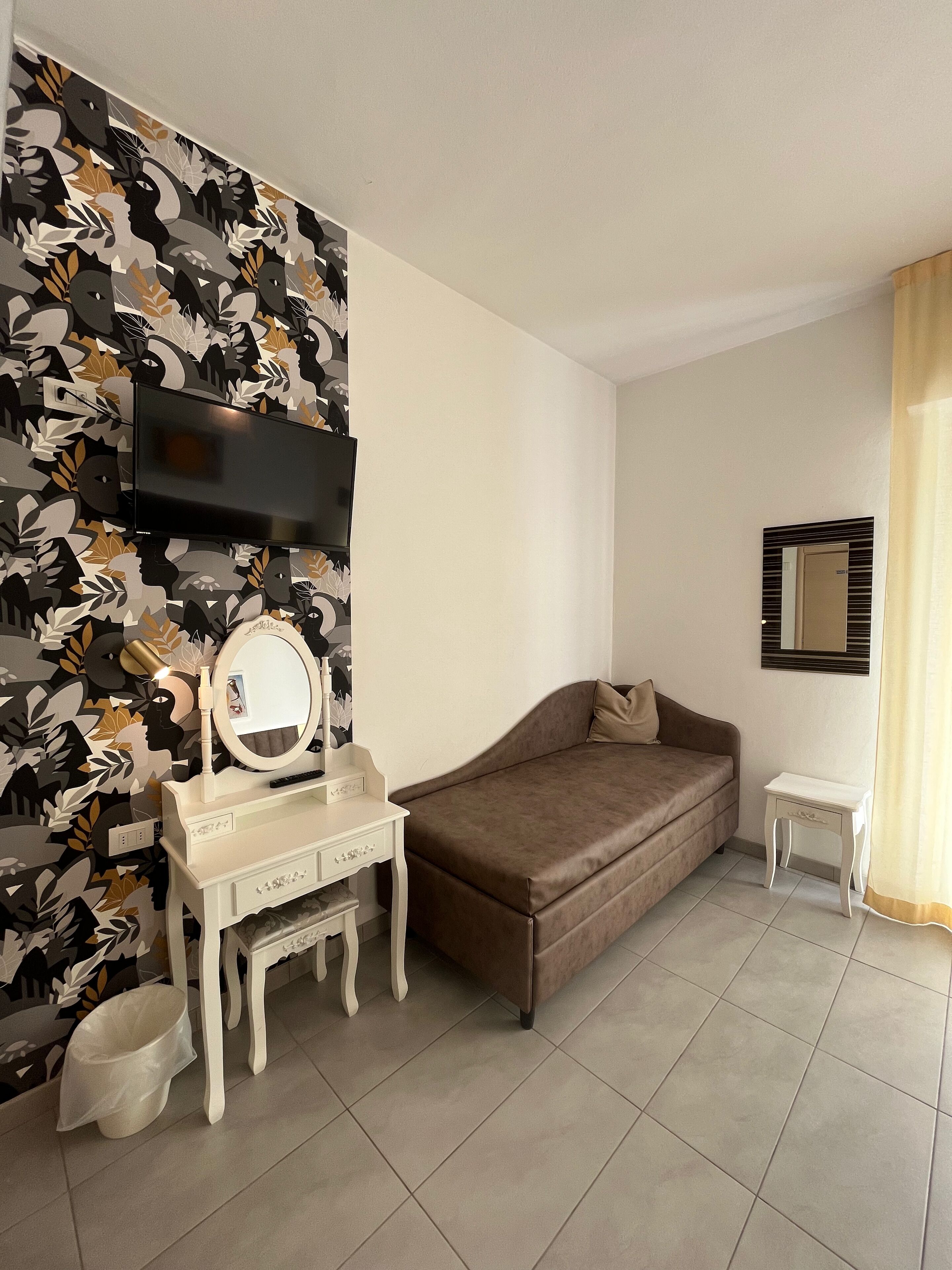 classic double or twin room | in-room safe, desk, free wifi