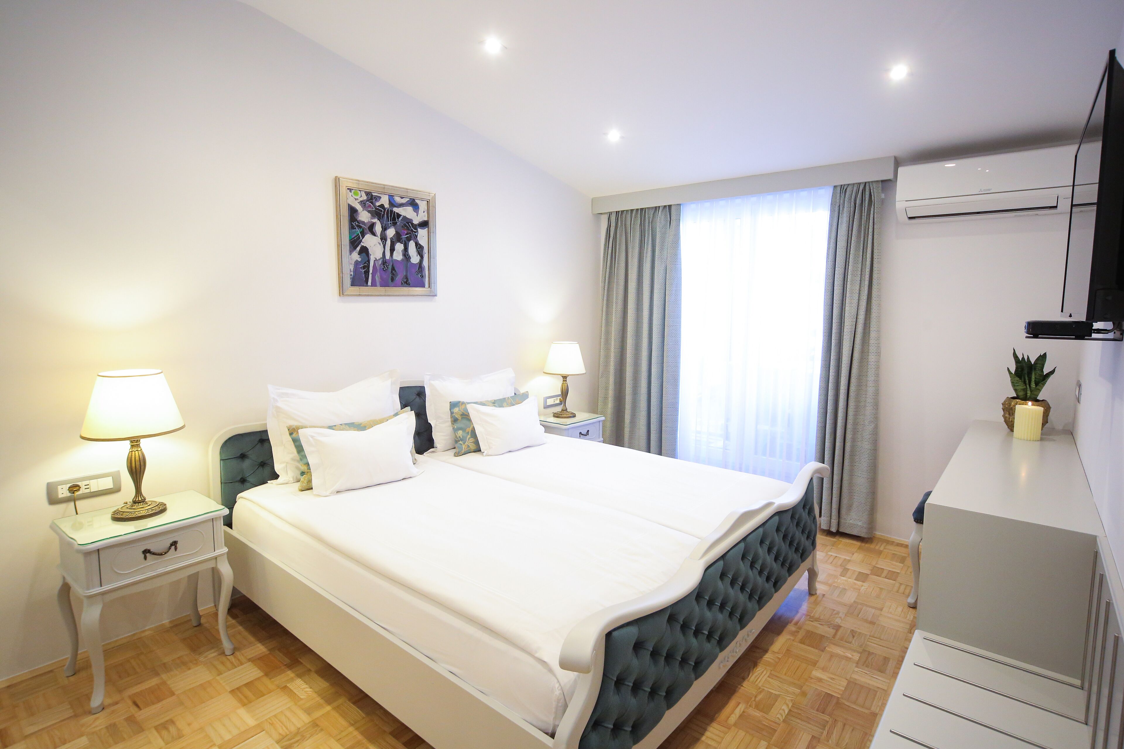 Apartment for 4 people | 加厚床垫、客房内保险箱、办公桌、笔记本电脑工作区