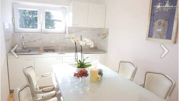 Apartment for 4 people | In-room dining