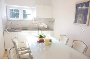 Apartment for 4 people | บริการอาหารในห้องพัก