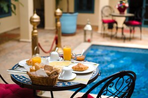Desayuno completo incluido todos los días