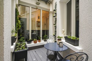 Superior Studio, 1 Double Bed (2 pax, 106 Rue de Paris) | Terrace/patio