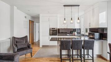 Deluxe Apartment | Private kitchen