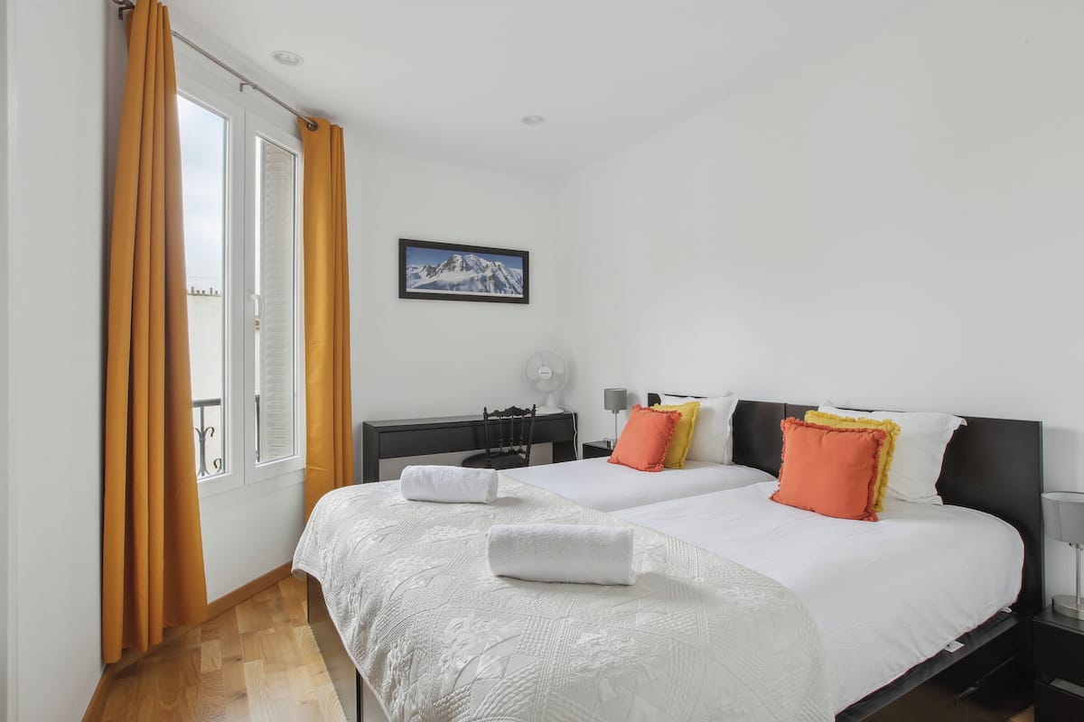 1 bedroom, Egyptian cotton sheets, premium bedding, Select Comfort beds