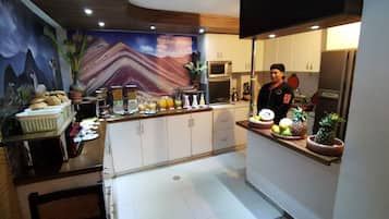 Desayuno autoservicio gratuito y diario