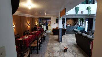 Breakfast and lunch served, Regional cuisine