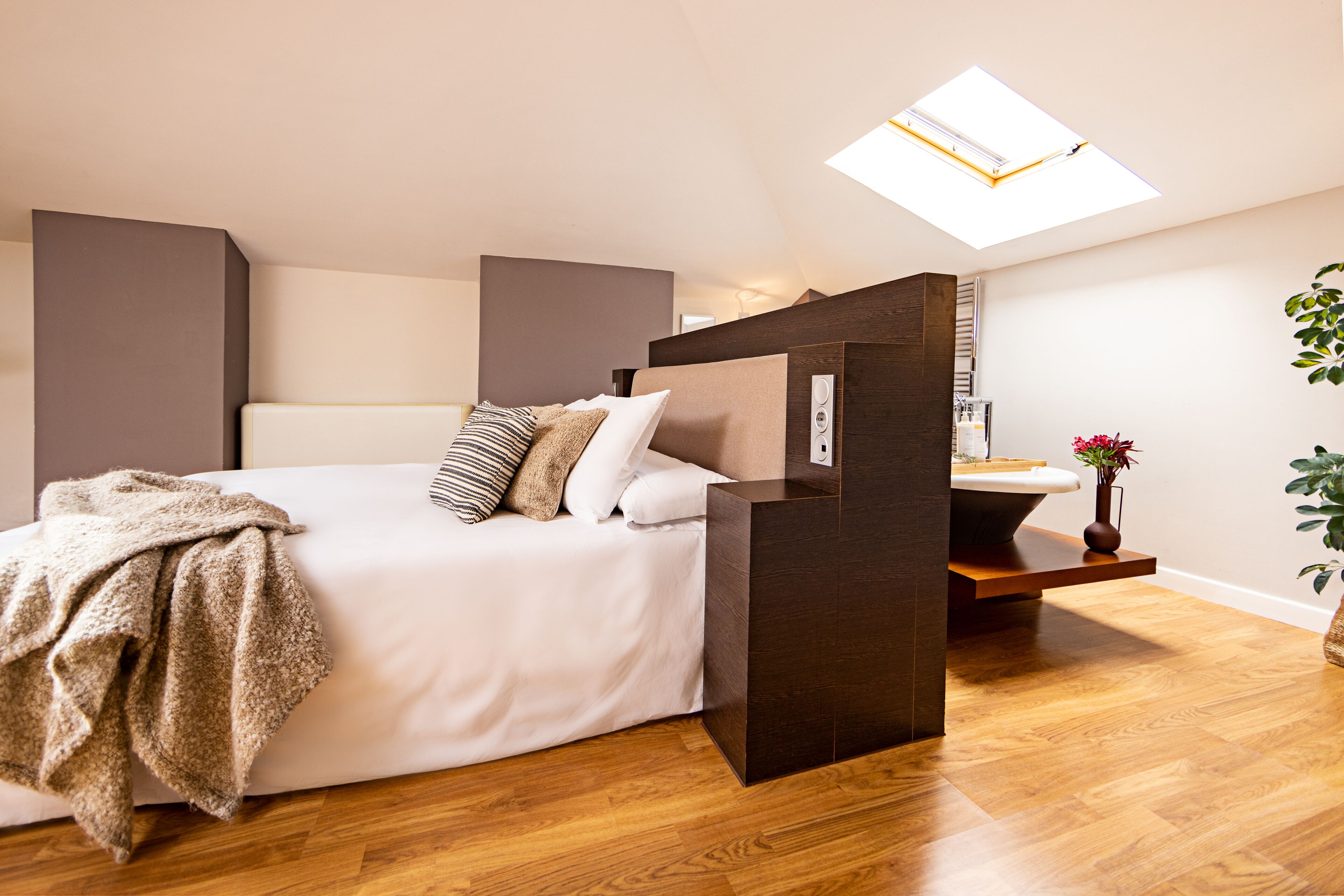 deluxe double room, private bathroom | desk, blackout curtains, soundproofing, free wifi