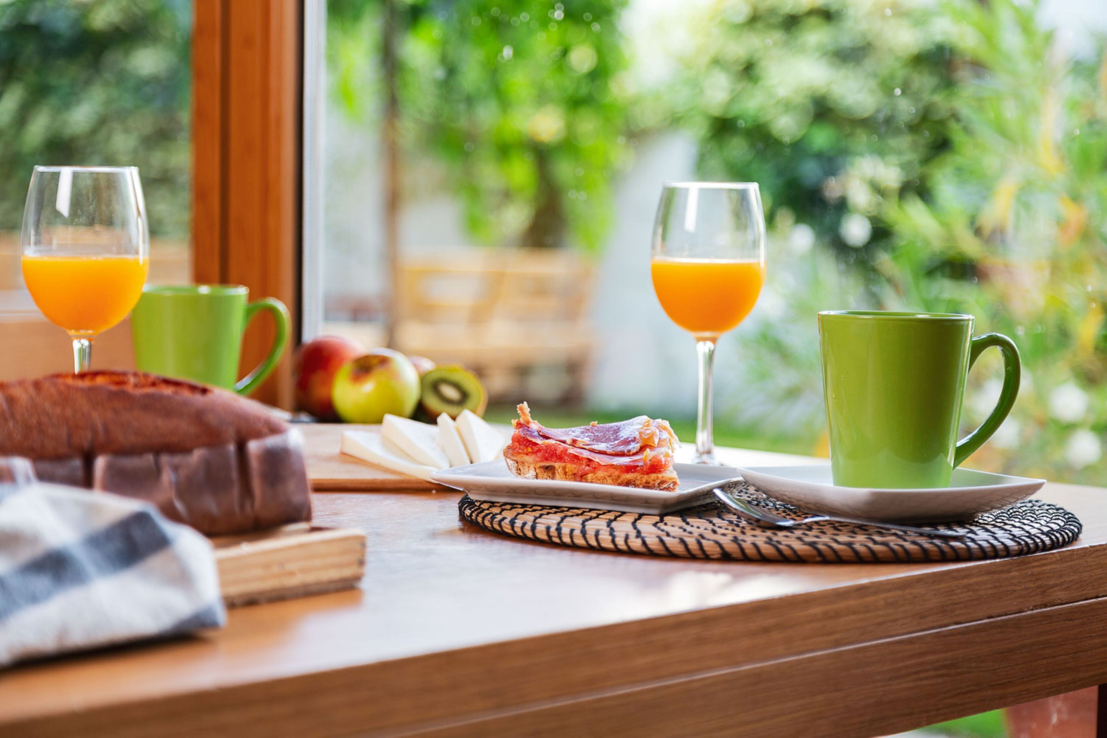 daily cooked-to-order breakfast (eur 10 per person)