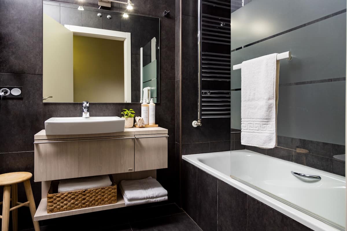 hair dryer, towels