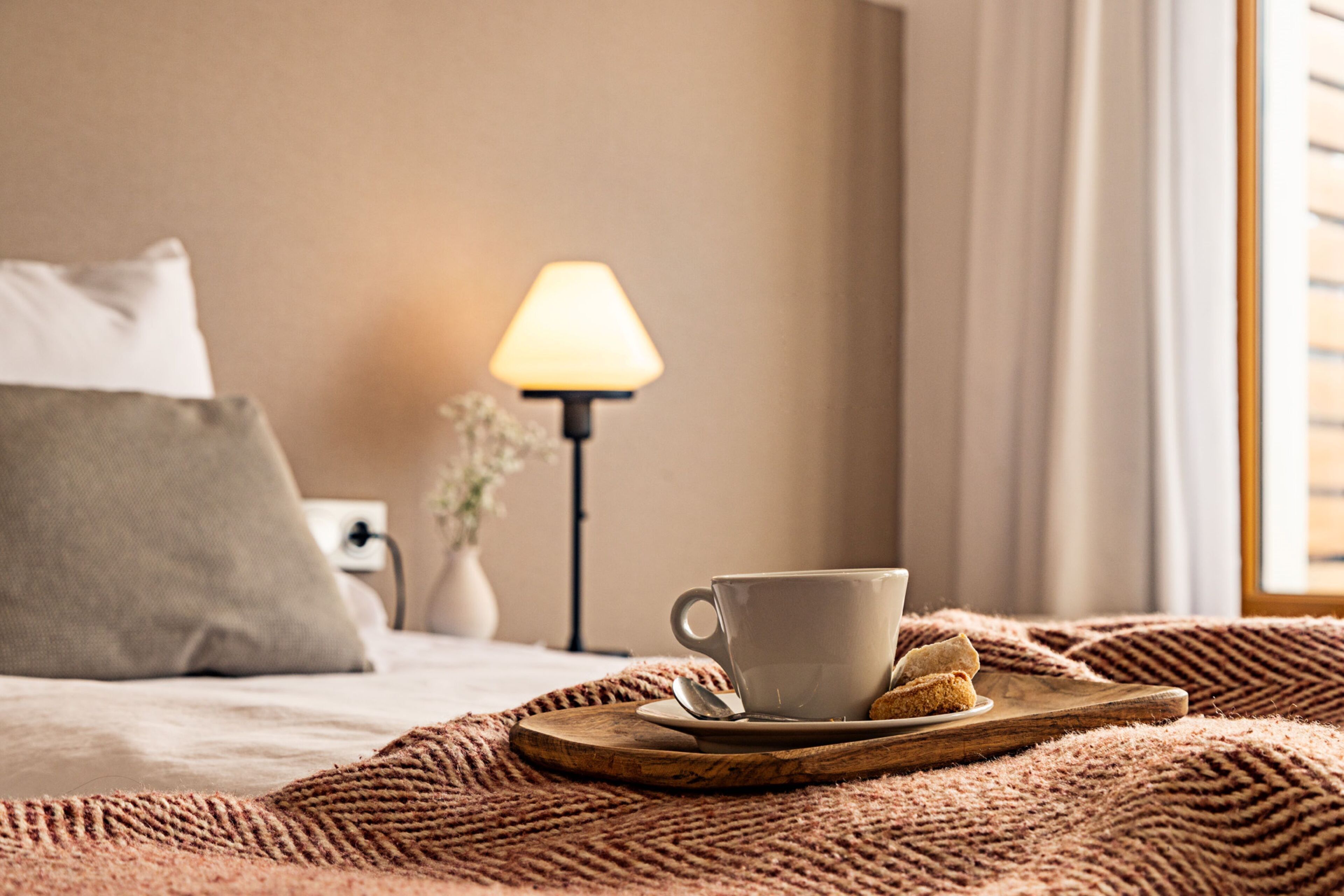 desk, blackout curtains, soundproofing, free wifi