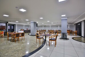 2 restaurants, dinner served, Italian cuisine