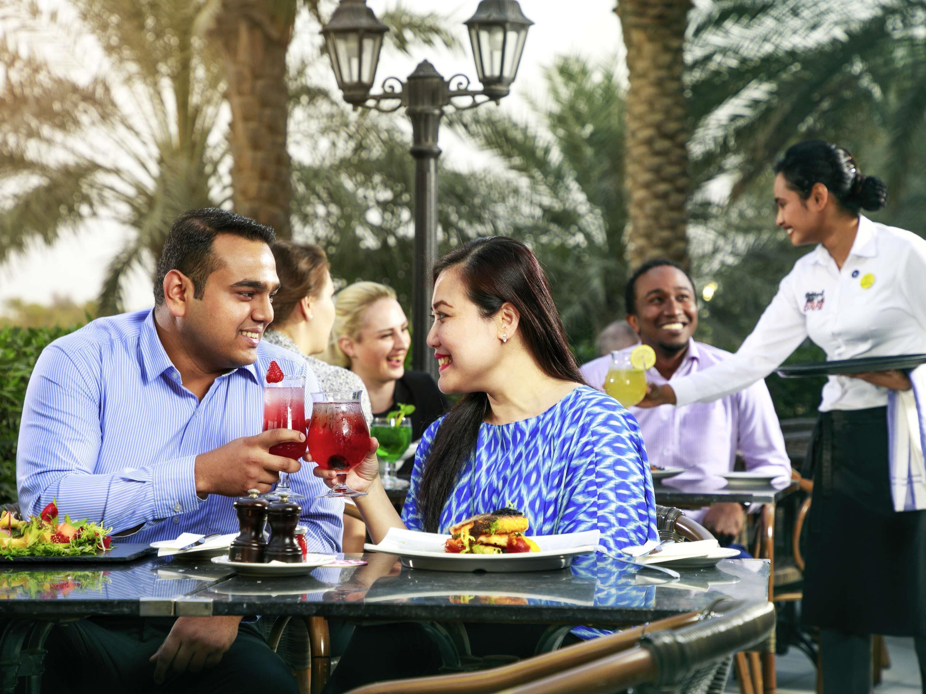 3 restaurants; breakfast, lunch, and dinner served