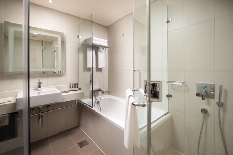 Novotel Abu Dhabi Gate - Image 25