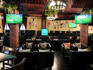 2 bars/lounges, poolside bar - Novotel Abu Dhabi Gate (Abu Dhabi)