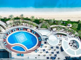 Outdoor pool, pool umbrellas, sun loungers