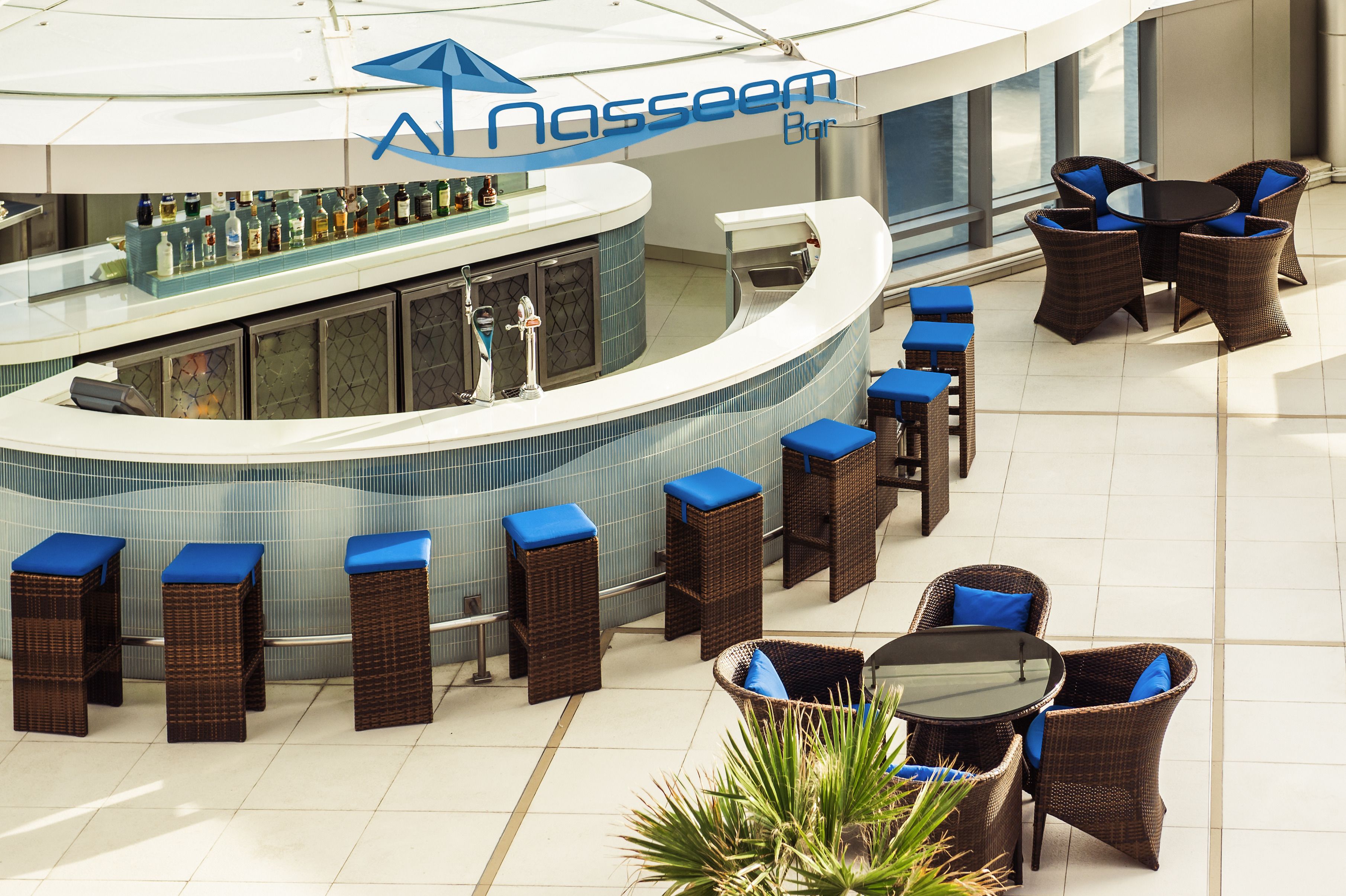 2 quầy bar/khu lounge, quầy bar bên hồ bơi 