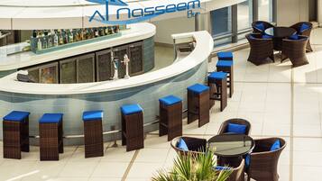 2 bars/lounges, poolside bar