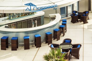 2 bares o lounges, bar junto a la alberca 