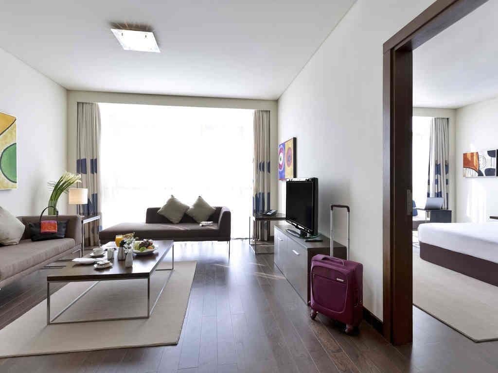 Ropa de cama de alta calidad y minibar 