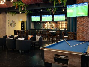 2 bars/lounges, poolside bar - Novotel Abu Dhabi Gate (Abu Dhabi)