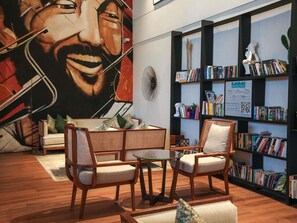 3 restaurants; breakfast, lunch and dinner served  - Novotel Abu Dhabi Gate (Abu Dhabi)