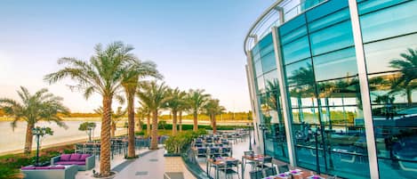 3 restaurants servant le petit déjeuner, spécialités Cuisine italienne