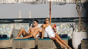 Outdoor pool, pool umbrellas, sun loungers