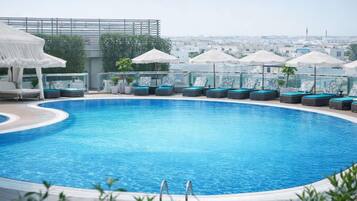 3 restauranter; serverer morgenmad, frokost og italienske retter