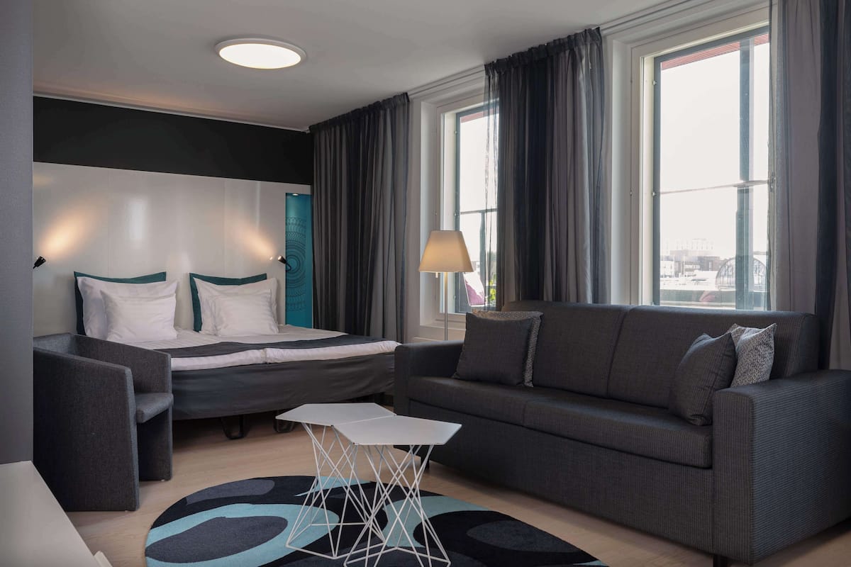 family room (superior |plus) | minibar, in-room safe, desk, soundproofing