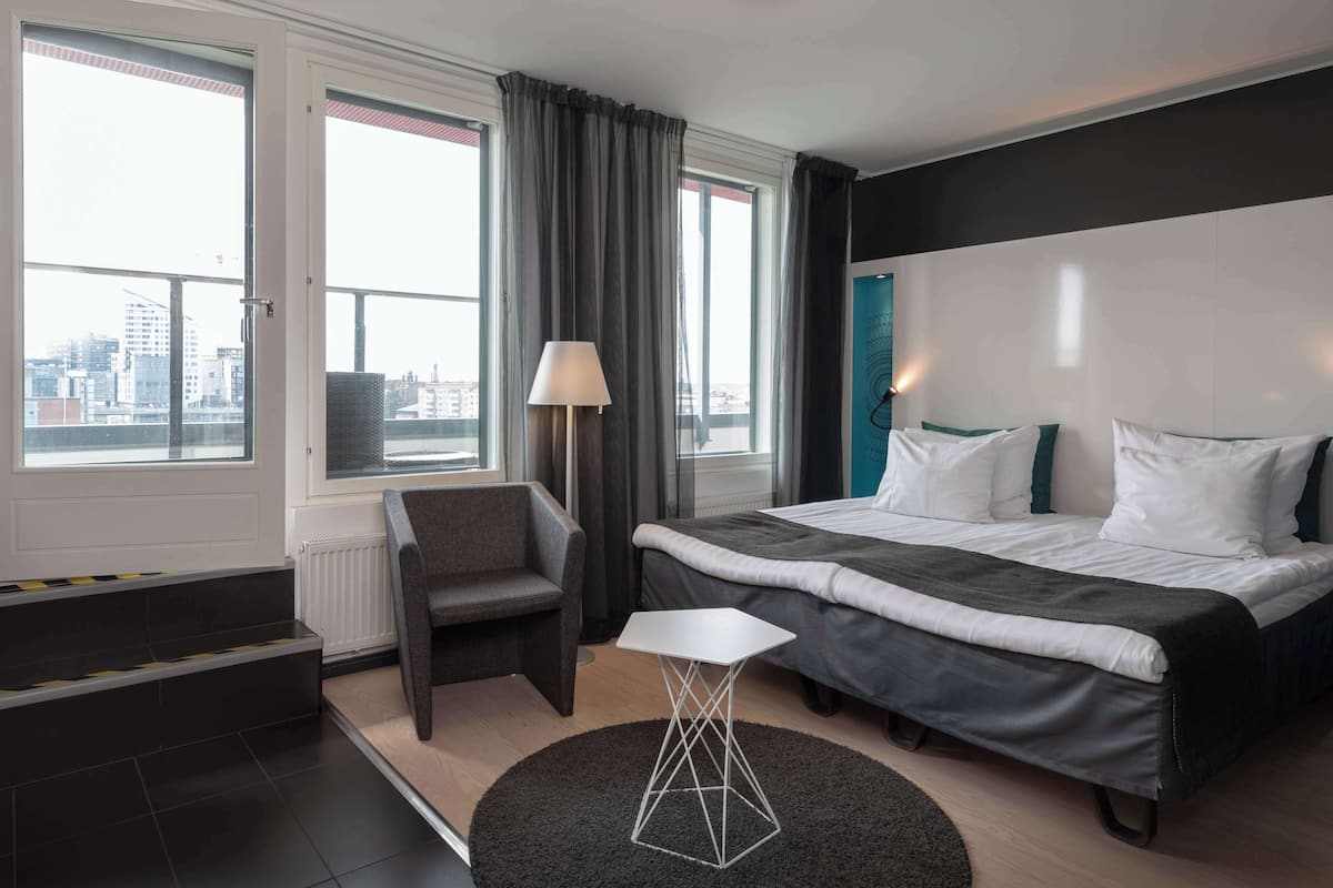 superior room, 1 king bed (plus) | minibar, in-room safe, desk, soundproofing