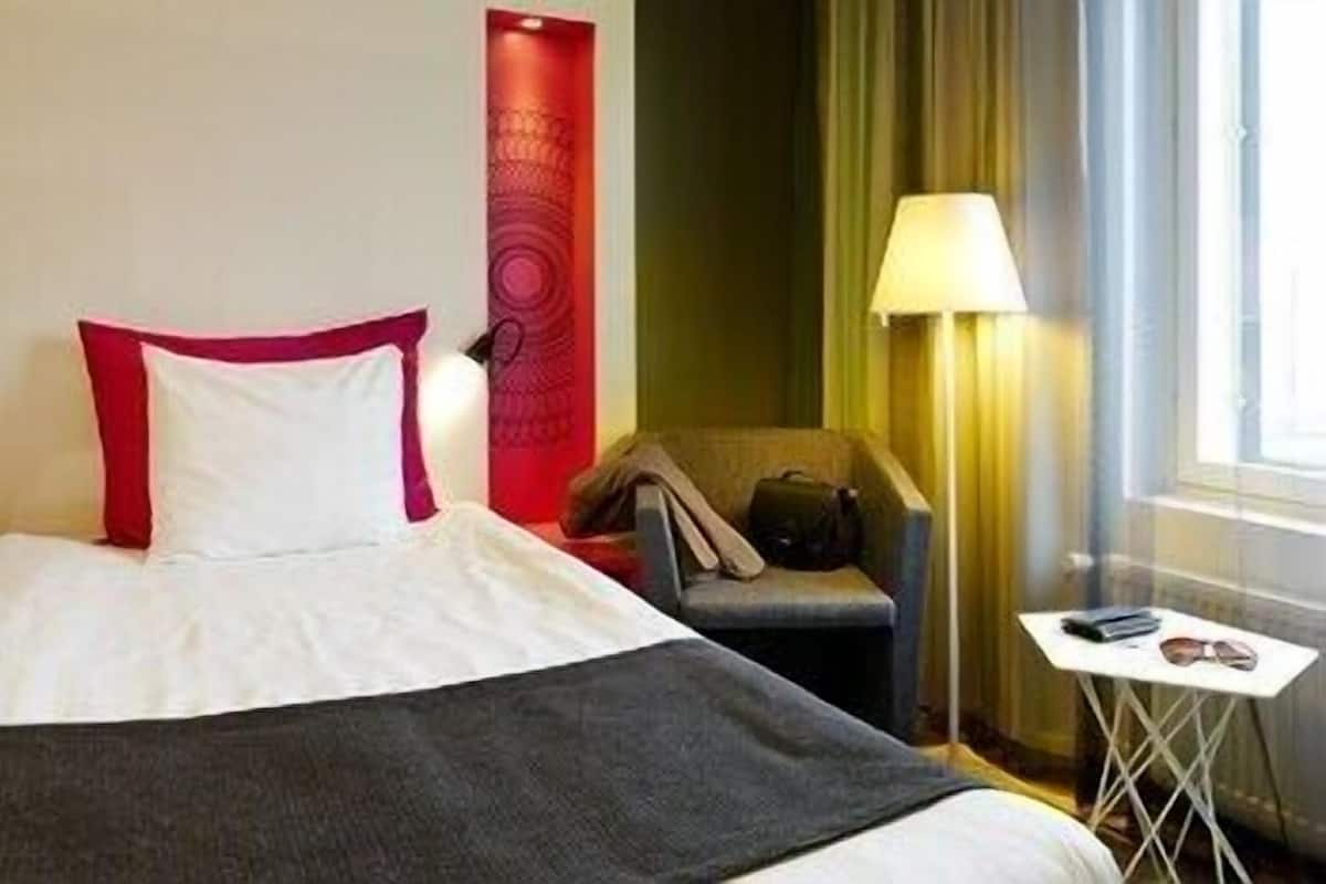 Minibar, Zimmersafe, Schreibtisch, schallisolierte Zimmer