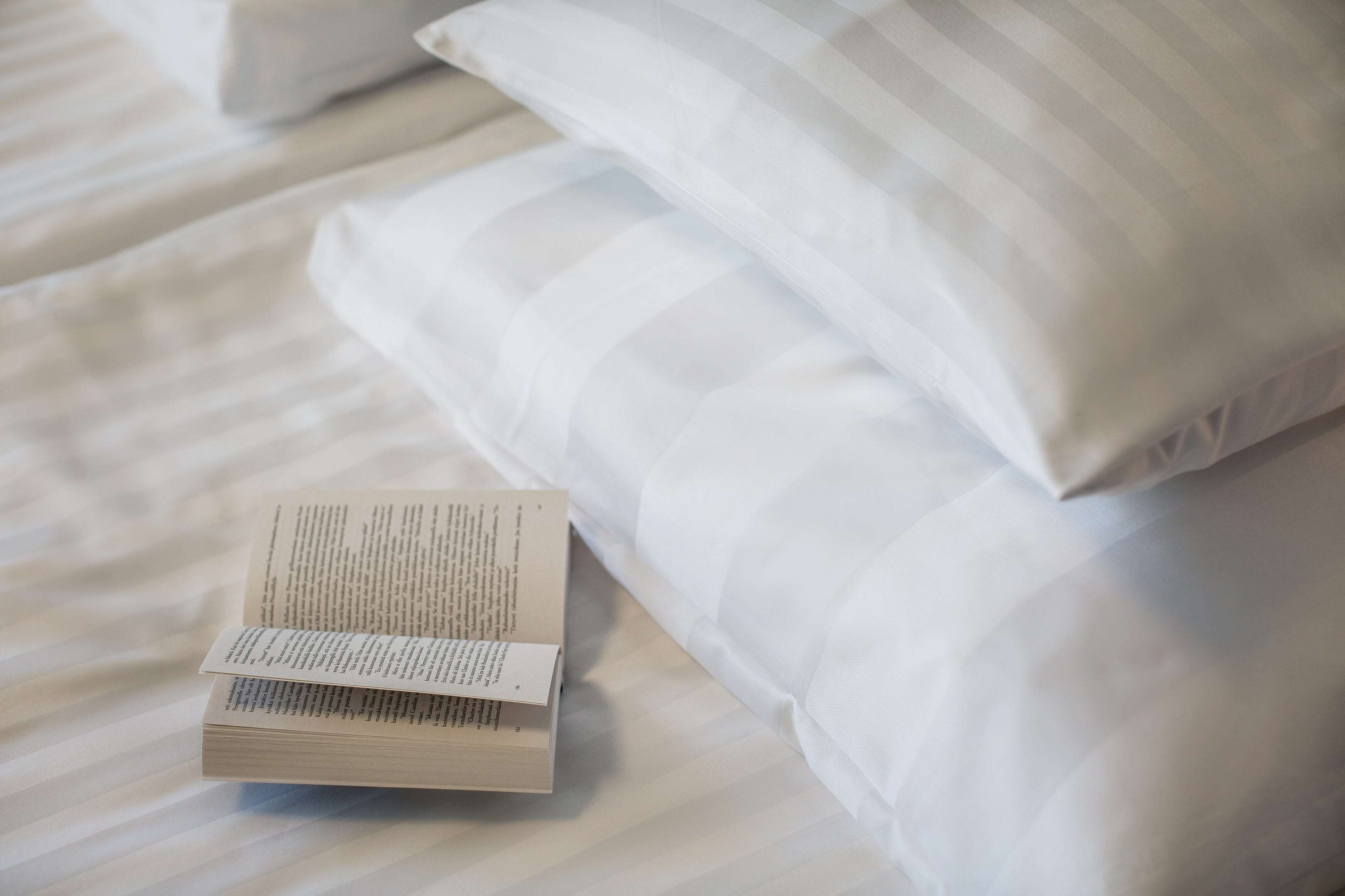 superior room, 1 king bed with sofa bed, bathtub | room amenity